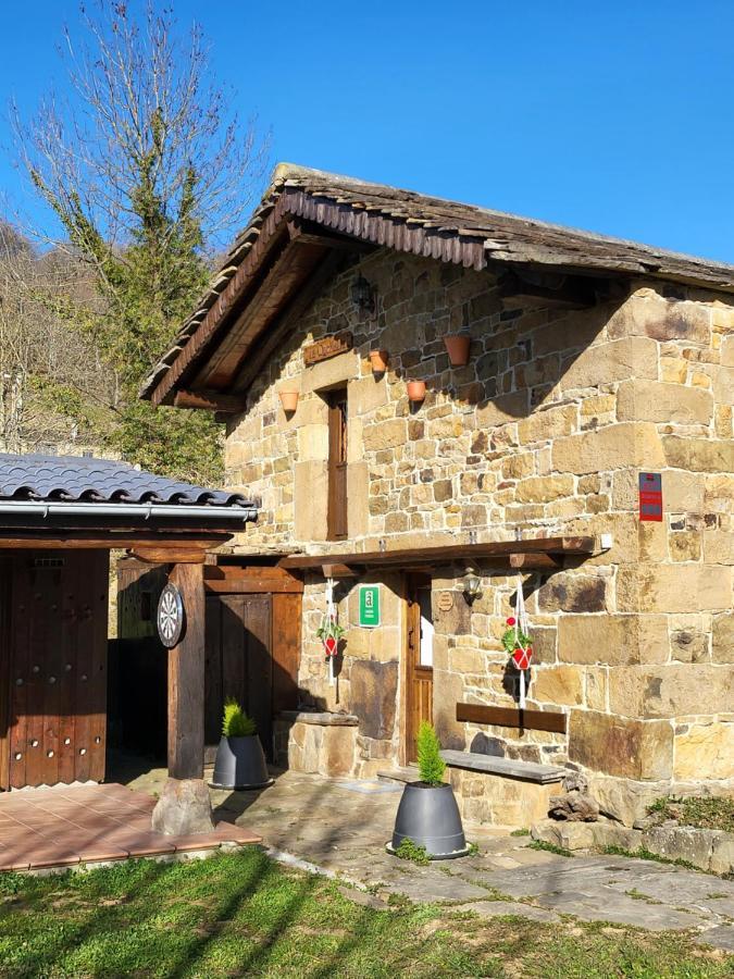 Cabana Pasiega La Quemada San Pedro Del Romeral Bagian luar foto